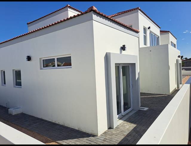 3 BEDROOM HOUSE FOR SALE IN PORT OWEN